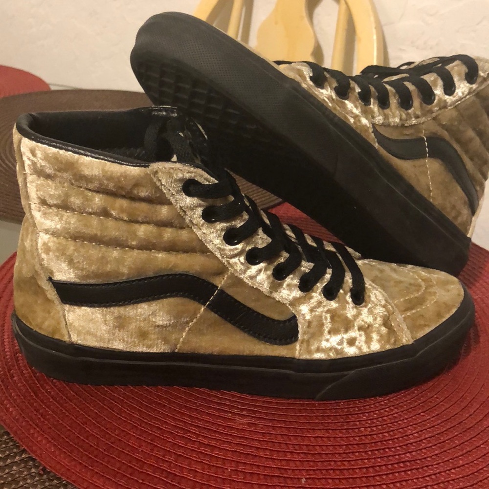 Vans - Picture 2 of 2